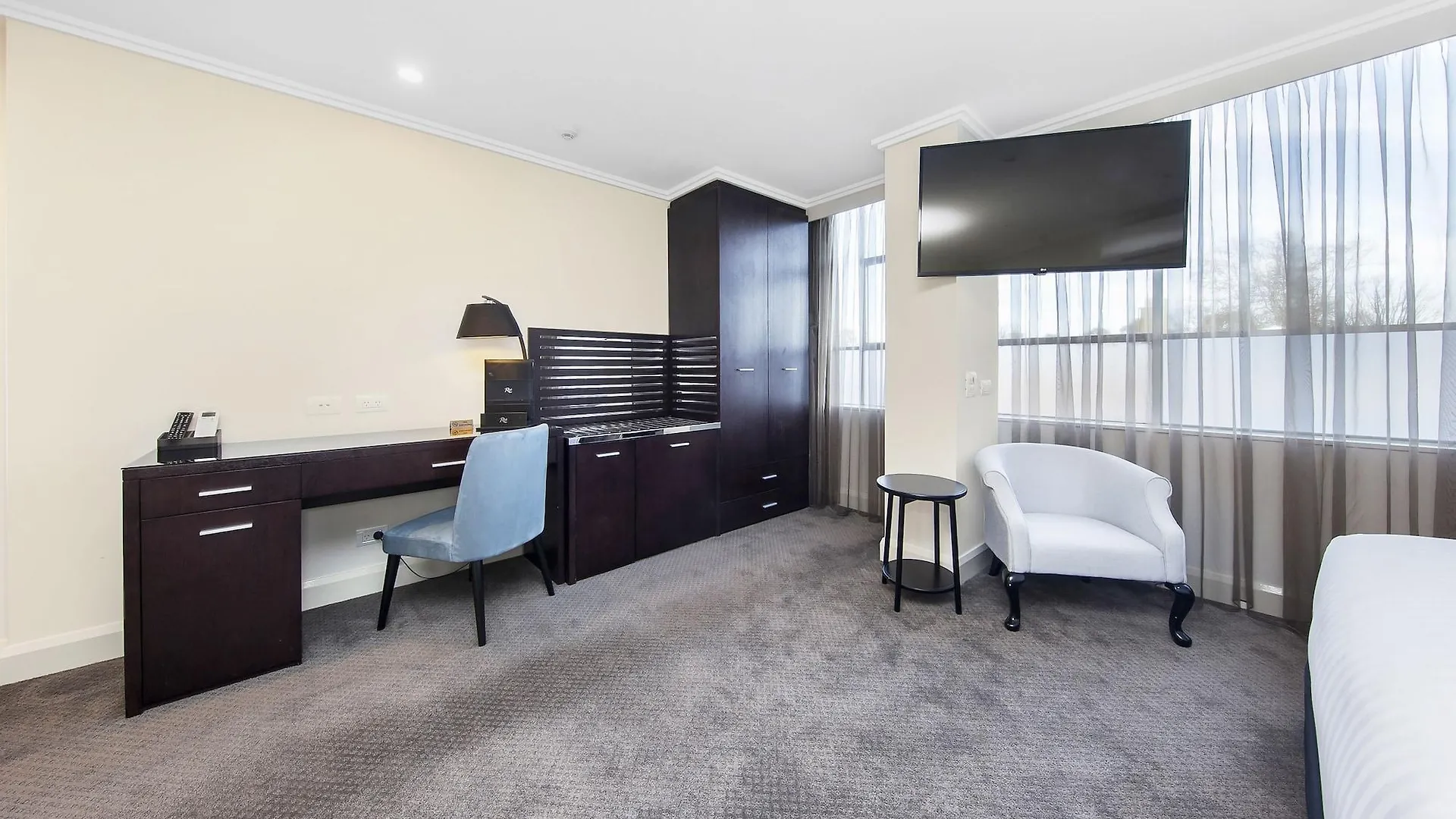 Canberra Rex Hotel 4*,